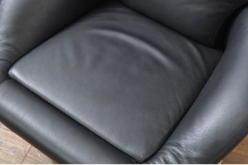 中古　Cassina(カッシーナ)　K10 DODO(ドド)　洗練されたモダンデザインが目を引くシェーズロング(リクライニングチェア、アームチェア、椅子、イス、一人掛けソファ、1人掛けソファ)(定価約104万5千円)(R-069067)