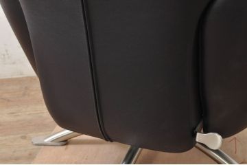 中古　Cassina(カッシーナ)　K10 DODO(ドド)　洗練されたモダンデザインが目を引くシェーズロング(リクライニングチェア、アームチェア、椅子、イス、一人掛けソファ、1人掛けソファ)(定価約104万5千円)(R-069067)