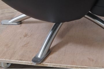 中古　Cassina(カッシーナ)　K10 DODO(ドド)　洗練されたモダンデザインが目を引くシェーズロング(リクライニングチェア、アームチェア、椅子、イス、一人掛けソファ、1人掛けソファ)(定価約104万5千円)(R-069067)