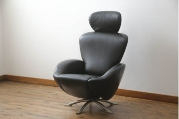 中古　美品　Cassina(カッシーナ)　K10 DODO(ドド)　洗練されたモダンデザインが目を引くシェーズロング(リクライニングチェア、アームチェア、椅子、イス、一人掛けソファ、1人掛けソファ)(定価約104万5千円)(R-069068)
