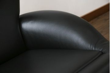 中古　美品　Cassina(カッシーナ)　K10 DODO(ドド)　洗練されたモダンデザインが目を引くシェーズロング(リクライニングチェア、アームチェア、椅子、イス、一人掛けソファ、1人掛けソファ)(定価約104万5千円)(R-069068)