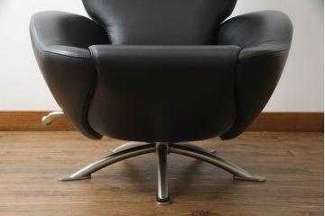中古　美品　Cassina(カッシーナ)　K10 DODO(ドド)　洗練されたモダンデザインが目を引くシェーズロング(リクライニングチェア、アームチェア、椅子、イス、一人掛けソファ、1人掛けソファ)(定価約104万5千円)(R-069068)