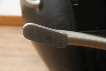 中古　美品　Cassina(カッシーナ)　K10 DODO(ドド)　洗練されたモダンデザインが目を引くシェーズロング(リクライニングチェア、アームチェア、椅子、イス、一人掛けソファ、1人掛けソファ)(定価約104万5千円)(R-069068)