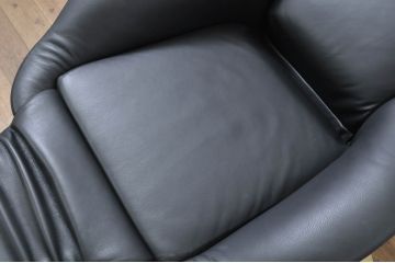 中古　美品　Cassina(カッシーナ)　K10 DODO(ドド)　洗練されたモダンデザインが目を引くシェーズロング(リクライニングチェア、アームチェア、椅子、イス、一人掛けソファ、1人掛けソファ)(定価約104万5千円)(R-069069)