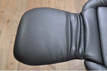 中古　美品　Cassina(カッシーナ)　K10 DODO(ドド)　洗練されたモダンデザインが目を引くシェーズロング(リクライニングチェア、アームチェア、椅子、イス、一人掛けソファ、1人掛けソファ)(定価約104万5千円)(R-069069)
