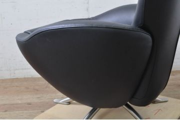 中古　美品　Cassina(カッシーナ)　K10 DODO(ドド)　洗練されたモダンデザインが目を引くシェーズロング(リクライニングチェア、アームチェア、椅子、イス、一人掛けソファ、1人掛けソファ)(定価約104万5千円)(R-069069)