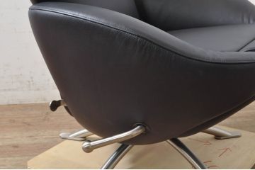 中古　美品　Cassina(カッシーナ)　K10 DODO(ドド)　洗練されたモダンデザインが目を引くシェーズロング(リクライニングチェア、アームチェア、椅子、イス、一人掛けソファ、1人掛けソファ)(定価約104万5千円)(R-069069)