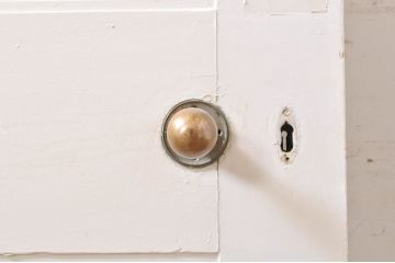 ヨーロッパアンティーク　ペイント仕上げ限定　ヨーロッパ調の空間作りにおすすめな重厚なパネルドア1枚(建具、木製扉)(R-069070)