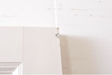 ヨーロッパアンティーク　ペイント仕上げ限定　ヨーロッパ調の空間作りにおすすめな重厚なパネルドア1枚(建具、木製扉)(R-069071)