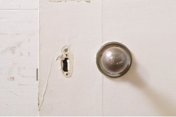 ヨーロッパアンティーク　ペイント仕上げ限定　ヨーロッパ調の空間作りにおすすめな重厚なパネルドア1枚(建具、木製扉)(R-069071)