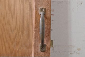 アンティーク建具　栗材枠の木味が魅力的などこか懐かしい雰囲気漂うドア1枚(木製扉)(R-069073)