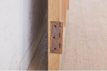 アンティーク建具　栗材枠の木味が魅力的などこか懐かしい雰囲気漂うドア1枚(木製扉)(R-069073)