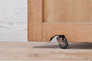 アンティーク建具　栗材枠の木味が魅力的などこか懐かしい雰囲気漂うドア1枚(木製扉)(R-069073)