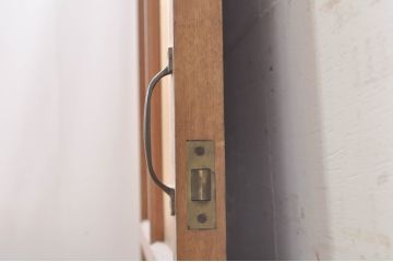 アンティーク建具　栗材枠の木味が魅力的などこか懐かしい雰囲気漂うドア1枚(木製扉)(R-069073)