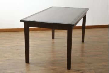 中古　美品　伝統工芸　軽井沢彫り　咲き誇る花の彫刻が美しいダイニングテーブル(作業台、食卓、2人掛け、4人掛け、二人掛け、四人掛け)(R-069078)