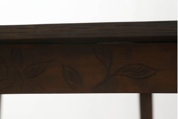 中古　美品　伝統工芸　軽井沢彫り　咲き誇る花の彫刻が美しいダイニングテーブル(作業台、食卓、2人掛け、4人掛け、二人掛け、四人掛け)(R-069078)
