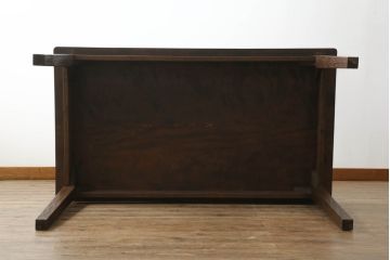 中古　美品　伝統工芸　軽井沢彫り　咲き誇る花の彫刻が美しいダイニングテーブル(作業台、食卓、2人掛け、4人掛け、二人掛け、四人掛け)(R-069078)