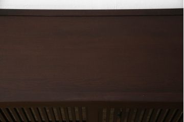 中古　美品　整然と並ぶ縦桟が和モダンな雰囲気を醸し出す水屋箪笥サイドボード(収納棚、戸棚、食器棚、茶棚、サイドキャビネット、テレビ台、テレビボード、下駄箱)(R-069079)