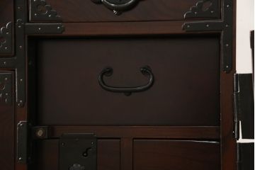 和製アンティーク　美品　フルレストア品　前面欅(ケヤキ)材　キレイに修復された和の風格漂う仙台箪笥(衣装箪笥、整理タンス、収納たんす、時代箪笥、引き出し)(R-069080)