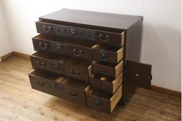 和製アンティーク　美品　フルレストア品　前面欅(ケヤキ)材　キレイに修復された和の風格漂う仙台箪笥(衣装箪笥、整理タンス、収納たんす、時代箪笥、引き出し)(R-069080)