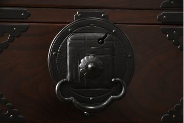 和製アンティーク　美品　フルレストア品　前面欅(ケヤキ)材　キレイに修復された和の風格漂う仙台箪笥(衣装箪笥、整理タンス、収納たんす、時代箪笥、引き出し)(R-069080)