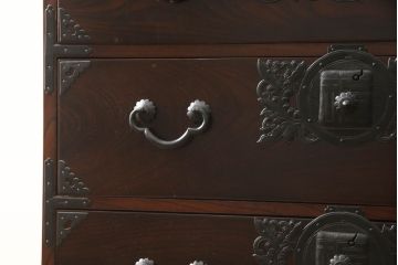 和製アンティーク　美品　フルレストア品　前面欅(ケヤキ)材　キレイに修復された和の風格漂う仙台箪笥(衣装箪笥、整理タンス、収納たんす、時代箪笥、引き出し)(R-069080)