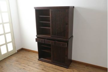 中古　民芸家具　和光　NEW北樹　水屋115K　上質な和の空間を演出する二段重ね水屋箪笥(食器棚、茶箪笥、キャビネット、収納棚、戸棚、店舗什器)(R-069085)