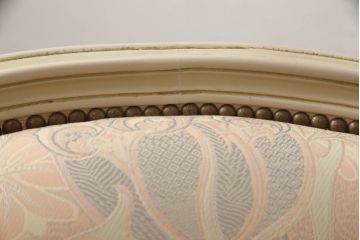 中古　カリモク家具(karimoku)　domani(ドマーニ)　Louis(ルイ)XVシリーズ　優しい雰囲気を醸し出すカウチソファ(二人掛け、2P、長椅子、店舗什器)(R-069086)