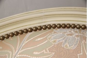 中古　カリモク家具(karimoku)　domani(ドマーニ)　Louis(ルイ)XVシリーズ　優しい雰囲気を醸し出すカウチソファ(二人掛け、2P、長椅子、店舗什器)(R-069086)
