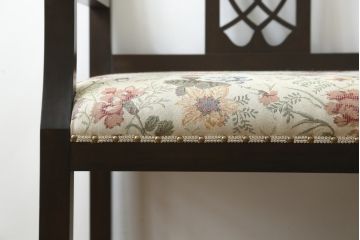 中古　ラフジュ工房オリジナル　大正ロマン風　透かし彫りのデザインと華やかなファブリックが素敵なソファベンチ(ラブソファ、二人掛けソファ、2人掛けソファ、2P、アームソファ、ダイニングソファ)(R-069087)