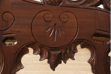 海外輸入家具　細やかな彫りの装飾が目を惹くヨーロッパ風イーゼル(画架、ディスプレイ、譜面立て、メニュー立て、絵画スタンド)(R-069088)