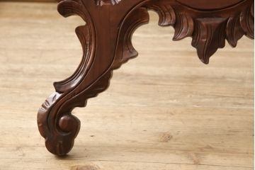 海外輸入家具　細やかな彫りの装飾が目を惹くヨーロッパ風イーゼル(画架、ディスプレイ、譜面立て、メニュー立て、絵画スタンド)(R-069088)