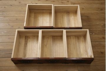 中古　岩谷堂箪笥　重厚感ある金具と力強い杢目が目を惹くサイドボード(和箪笥、収納タンス、衣装箪笥、引き出し、サイドチェスト)(R-069089)