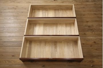 中古　岩谷堂箪笥　重厚感ある金具と力強い杢目が目を惹くサイドボード(和箪笥、収納タンス、衣装箪笥、引き出し、サイドチェスト)(R-069089)