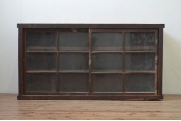 和製アンティーク　レトロな佇まいが魅力的なガラス戸棚サイドボード(収納棚、食器棚、サイドキャビネット)(R-069093)