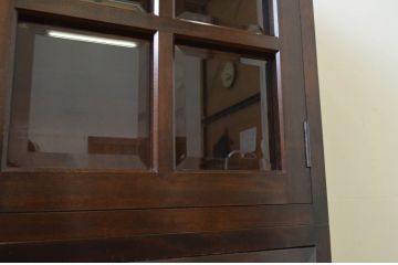 和製ビンテージ　特注品　松本民芸家具　落ち着きのある洗練された佇まいが魅力の面取食器棚(G-1型、カップボード、収納棚、戸棚、キャビネット、本箱)(定価約57万円)(R-069096)