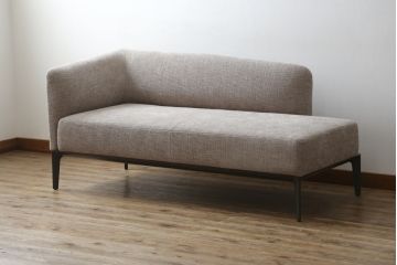 中古　美品　イタリア　Molteni&C(モルテーニ)　CAMDEN(カムデン)　優雅なくつろぎのひと時におすすめなソファ(二人掛け、2人掛け、2P、三人掛け、3人掛け、トリプルソファ)(定価約585,000円)(R-069098)