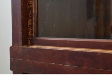 和製アンティーク　人気の薄型!　レトロな佇まいが魅力的な大きな二段重ね収納棚(キャビネット、戸棚、食器棚、飾り棚、店舗什器、引き出し)(R-069103)