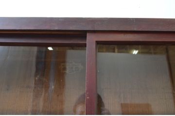 和製アンティーク　人気の薄型!　レトロな佇まいが魅力的な収納棚サイドボード(キャビネット、戸棚、食器棚、飾り棚、店舗什器)(R-069104)