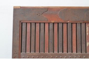 アンティーク建具　総欅(ケヤキ)材　富山産　金具の装飾が立派な格子蔵戸1枚(引き戸、格子戸)(R-069106)