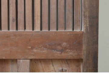 アンティーク建具　総欅(ケヤキ)材　富山産　金具の装飾が立派な格子蔵戸1枚(引き戸、格子戸)(R-069106)