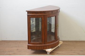 中古　美品　DREXEL HERITAGE(ドレクセルヘリテイジ)　Cameo Classics(キャメオクラシックス)　ハーフムーン(半月型)　照明付き!!美しい曲線デザインに目を奪われるキャビネット(ホールチェスト、サイドボード、サイドキャビネット、飾り棚、ショーケース、収納棚、戸棚、半円型、店舗什器)(R-069108)