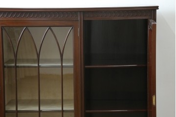 イギリスアンティーク　マホガニー材の美しい杢目が目を引く猫脚のサイドキャビネット　(R-069110)