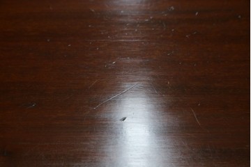 イギリスアンティーク　マホガニー材の美しい杢目が目を引く猫脚のサイドキャビネット　(R-069110)