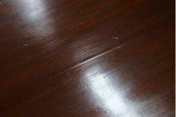 イギリスアンティーク　マホガニー材の美しい杢目が目を引く猫脚のサイドキャビネット　(R-069110)