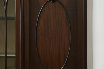 イギリスアンティーク　マホガニー材の美しい杢目が目を引く猫脚のサイドキャビネット　(R-069110)