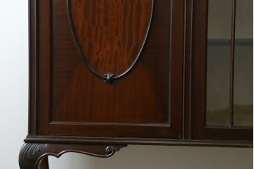 イギリスアンティーク　マホガニー材の美しい杢目が目を引く猫脚のサイドキャビネット　(R-069110)