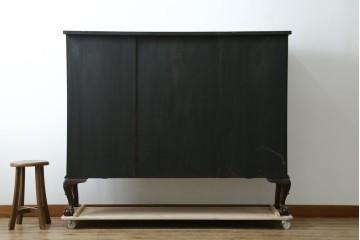 イギリスアンティーク　マホガニー材の美しい杢目が目を引く猫脚のサイドキャビネット　(R-069110)