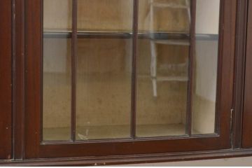 イギリスアンティーク　マホガニー材の美しい杢目が目を引く猫脚のサイドキャビネット(収納棚、戸棚、サイドボード、キャビネット、飾り棚、英国)(R-069110)