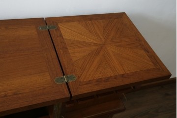 ヨーロッパヴィンテージ　チーク材　ワインラックに活躍!クラシカルなデザインが素敵なサーバー　(R-069111)